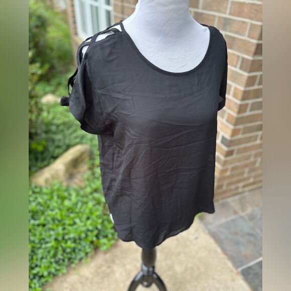 Anthropologie Wishful Park Black Boxy Short Sleeve Tee Cold Shoulder Detail - Picture 1 of 5
